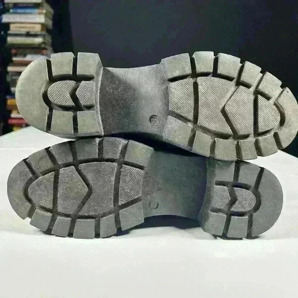 QUPID Black Chunky Sole 1" Heel Chelsea Combat Shoes Faux Leather Women Size 7 - Picture 6 of 9